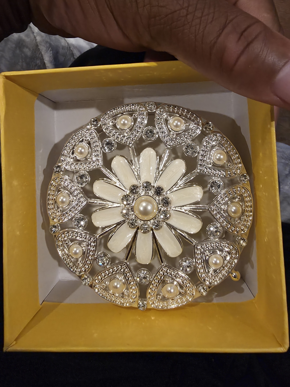 Decorative Pearl & Crystal Compact Mirror - Cream and Gold